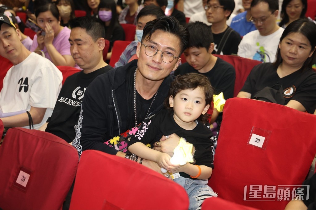 陳山聰與兒子昨日現身炎明熹演唱會。