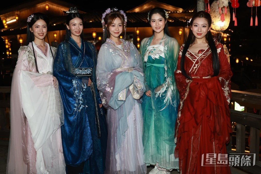 11號顏懿菲（Agnes）(左起)、4號譚雅文（Tiffany）、黃嘉雯、8號鄧匡閔（Ada）、6號盧蔚晴（Jasmine）。