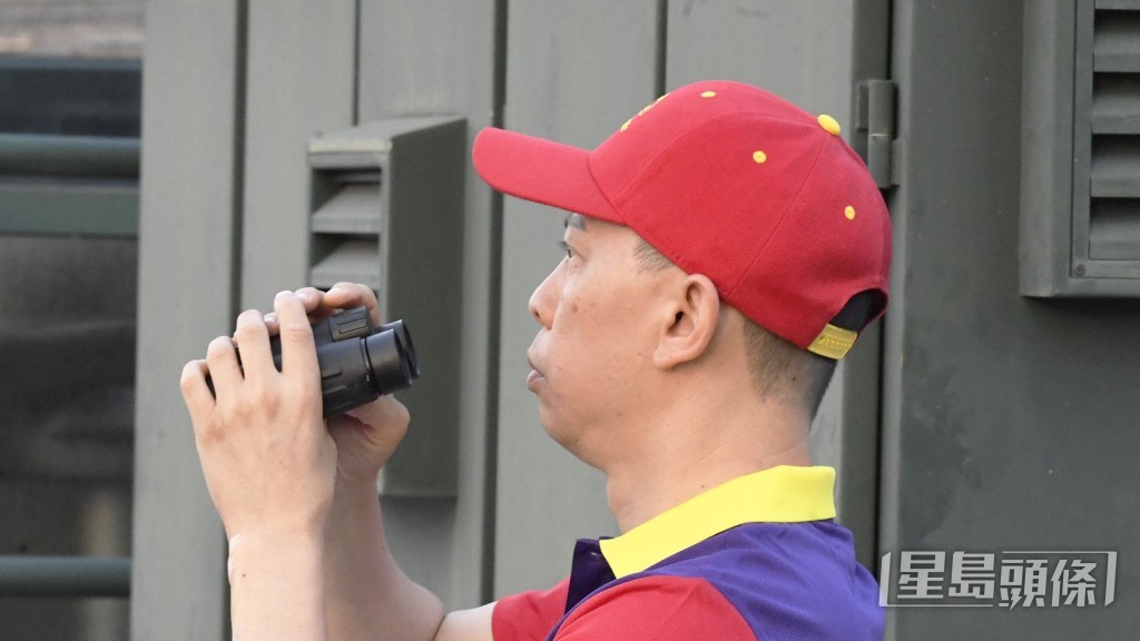 「非凡豪杰」今朝不论出操前后，均见巫伟杰到机坪主持大局。