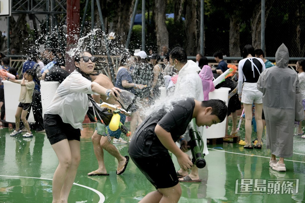活動今年更首次聯乘「龍城深度遊」旅遊項目,推出於指定墟市換領紀念品的計劃。 活動今年更首次聯乘「龍城深度遊」旅遊項目,推出於指定墟市換領紀念品的計劃。