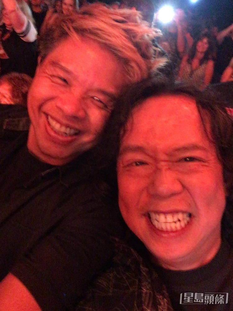 當年鄧建明同唐奕聰喺美國Reno睇演唱會，兩人睇到好開心。