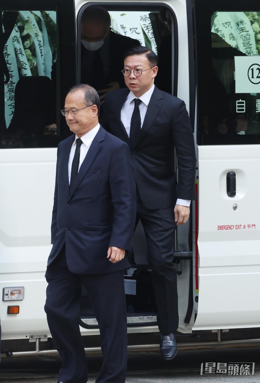 中总会长蔡冠深、律政司副司长张国钧。 中总会长蔡冠深、律政司副司长张国钧。
