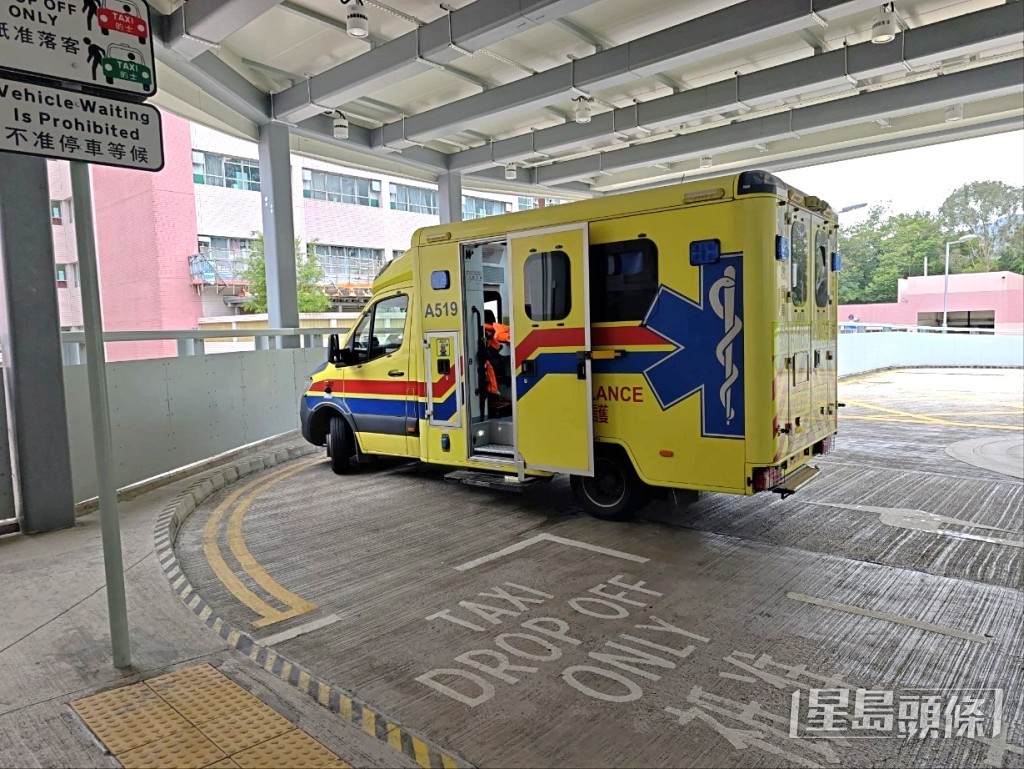 傷者昏迷送北區醫院。黃文威攝 傷者昏迷送北區醫院。黃文威攝