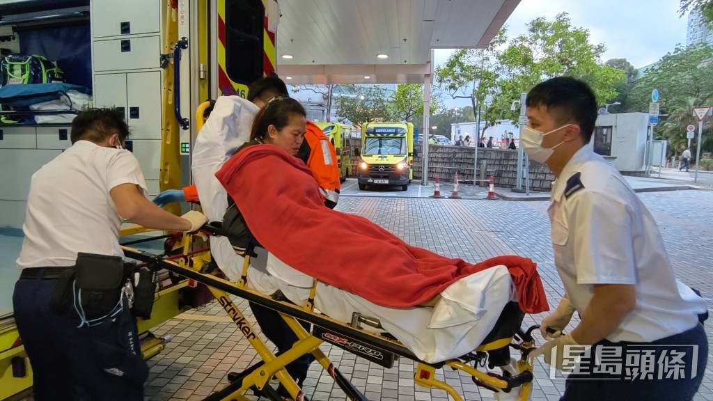 傷者送院治理。