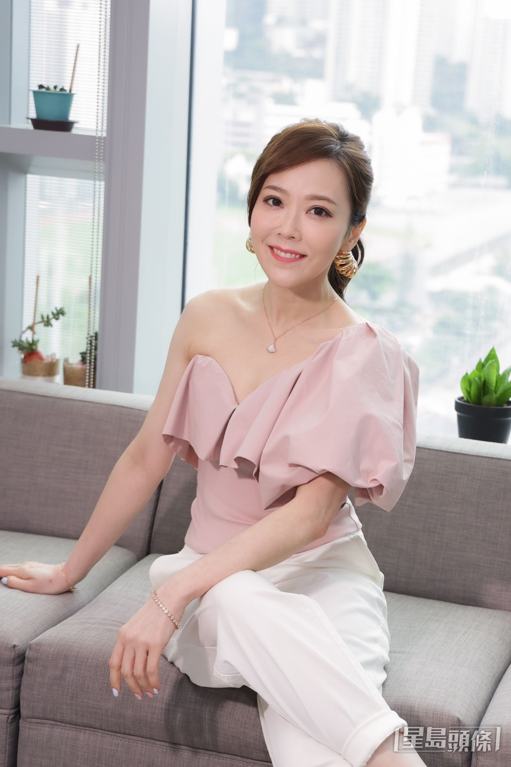 劉明軒近年成為李珊珊網上節目《三坐山》拍檔。