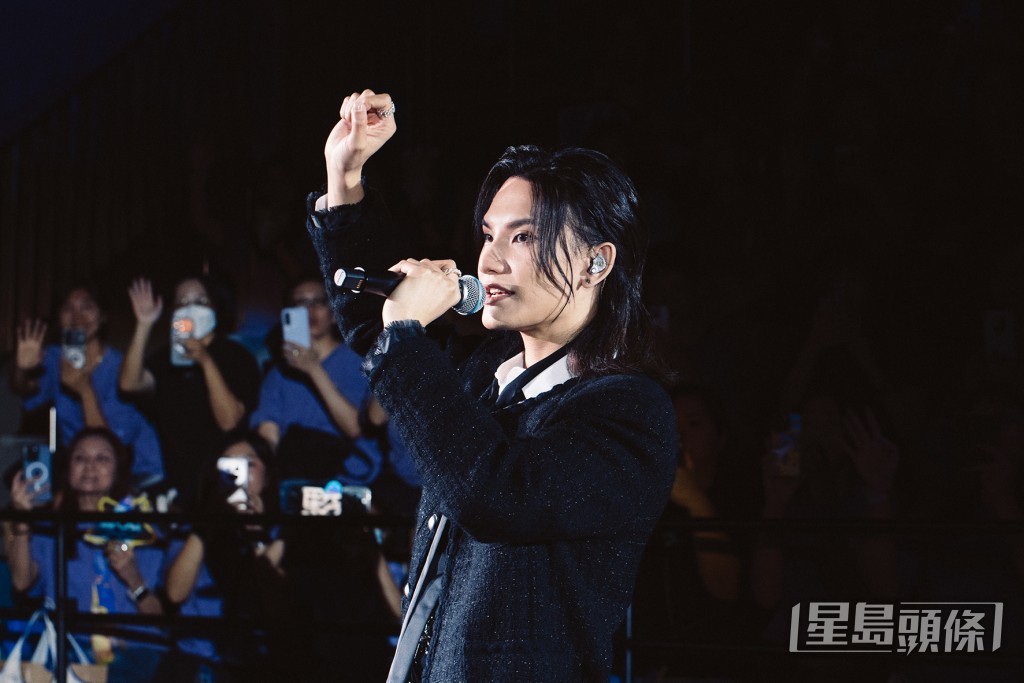 Jeremy與粉絲回顧過去一年豐碩的成果。 Jeremy與粉絲回顧過去一年豐碩的成果。