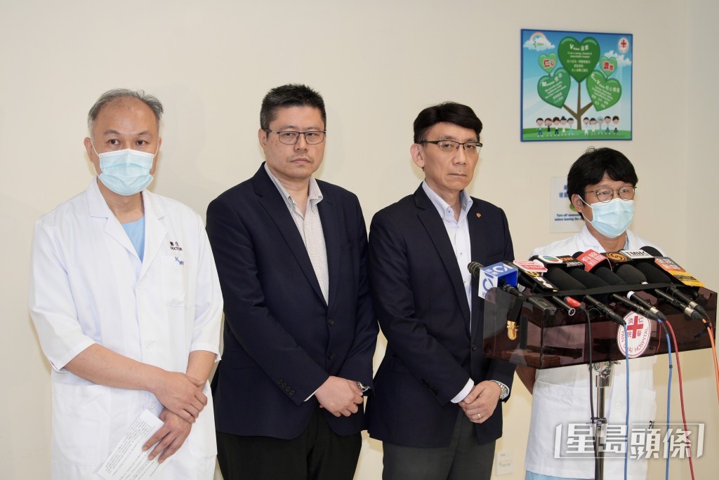 左起:仁濟醫院急症室部門主管練偉雄、仁濟醫院醫院行政總監張子峯、代理九龍西醫院聯網總監行政總監阮家興、瑪嘉烈醫院/仁濟醫院/北大嶼山醫院兒童及青少年科部門主管方乃聰。資料圖片 左起:仁濟醫院急症室部門主管練偉雄、仁濟醫院醫院行政總監張子峯、代理九龍西醫院聯網總監行政總監阮家興、瑪嘉烈醫院/仁濟醫院/北大嶼山醫院兒童及青少年科部門主管方乃聰。資料圖片