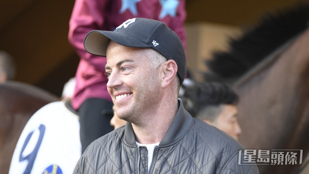 今朝「雷神太保」出跳，黎昭昇親身落手檢視配備。