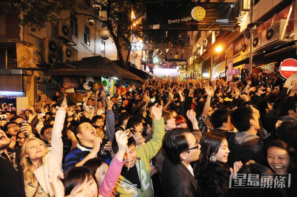 酒吧業人士憂慮受北上消費及外遊潮衝擊,看淡今年聖誕節及除夕銷情。 酒吧業人士憂慮受北上消費及外遊潮衝擊,看淡今年聖誕節及除夕銷情。