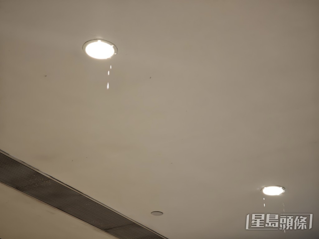 天花燈亦有漏水。