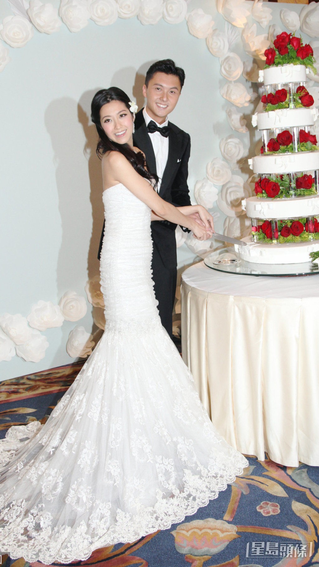 陳自瑤2011年與王浩信結婚。
