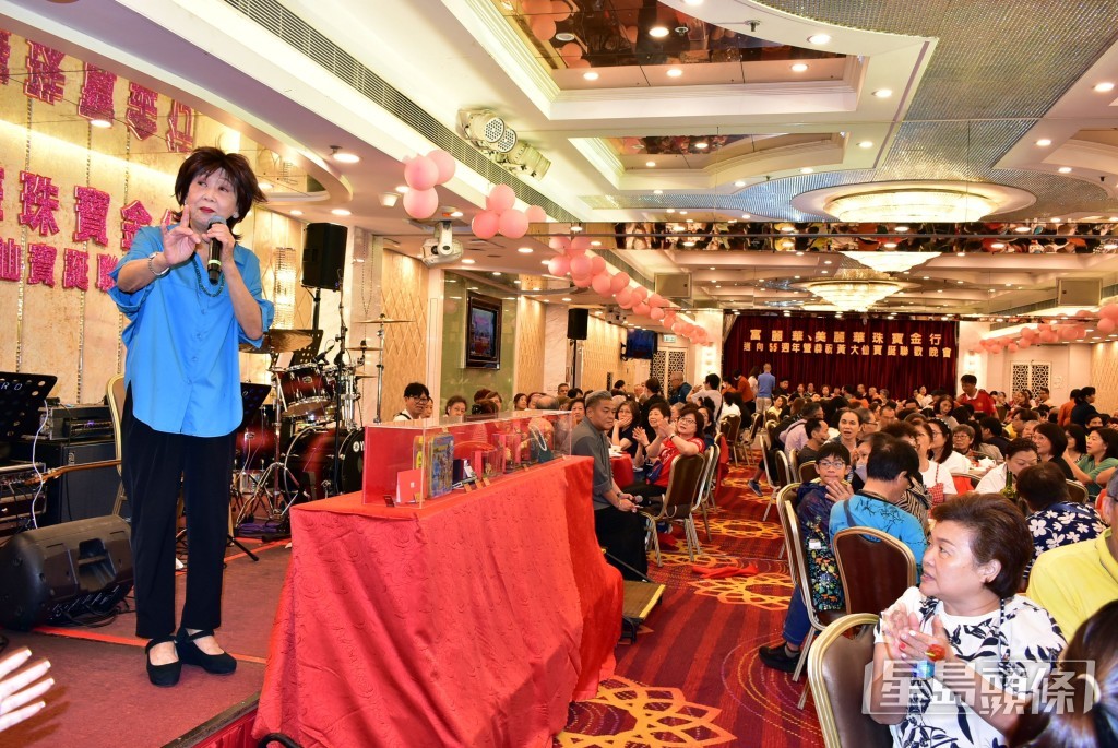 朱咪咪擅於搞氣氛。 朱咪咪擅於搞氣氛。