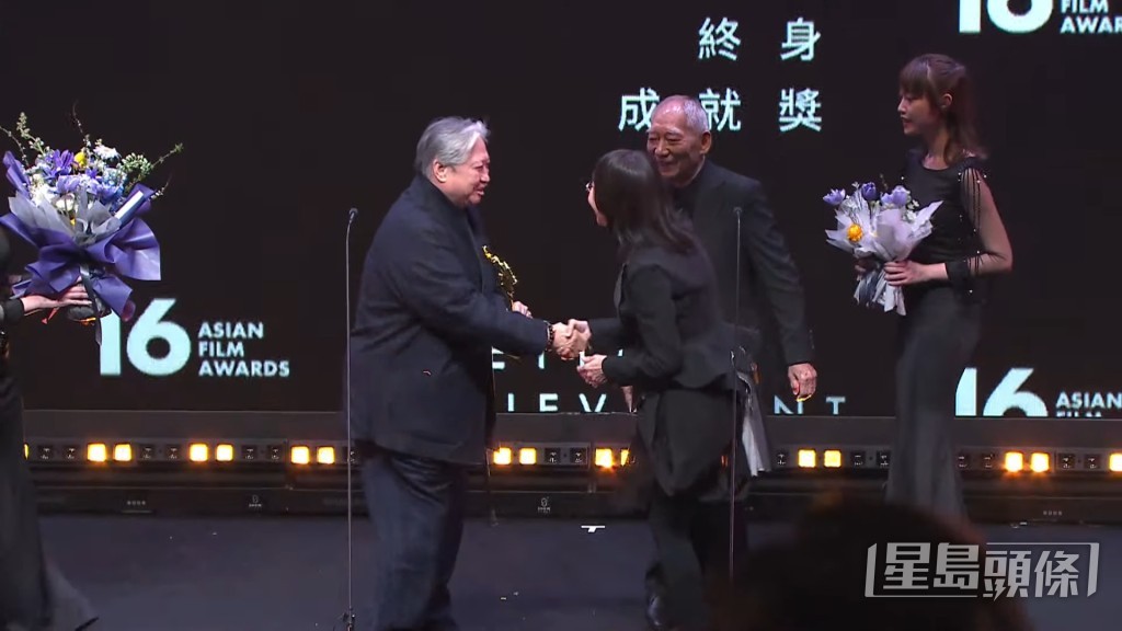 一向Man爆的洪金寶上台後罕有哽咽。