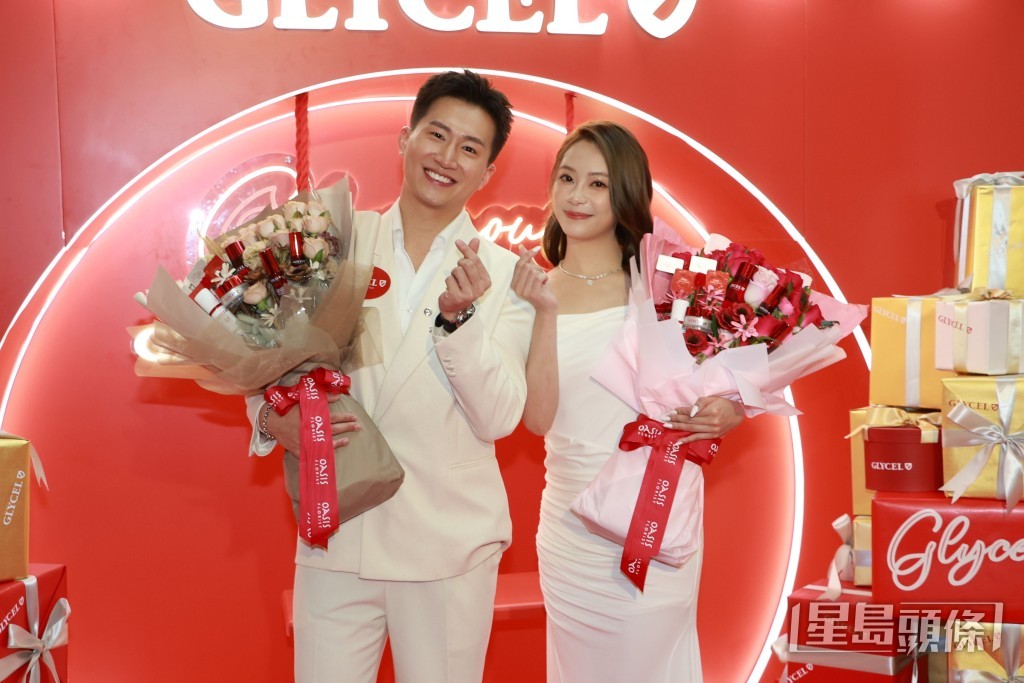 葉倩文、曾展望以情侶檔姿態出席護膚品牌活動。 葉倩文、曾展望以情侶檔姿態出席護膚品牌活動。