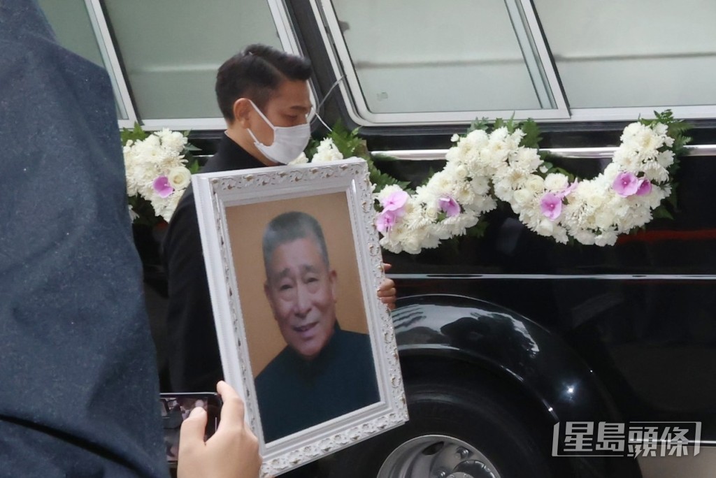 刘德华父亲刘礼的丧礼于本月初举行。