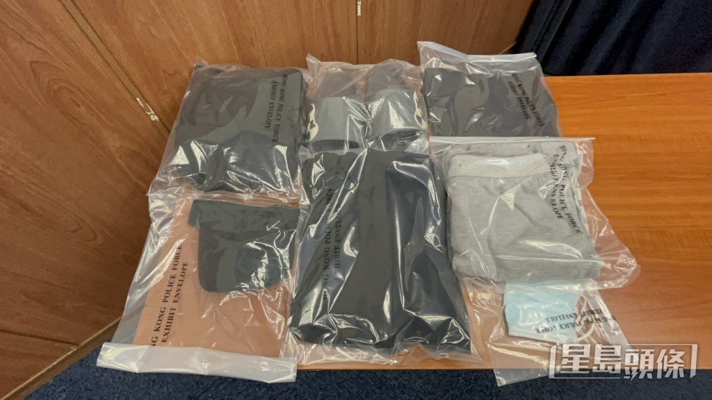警方展示行動中檢獲的證物。楊偉亨攝 警方展示行動中檢獲的證物。楊偉亨攝