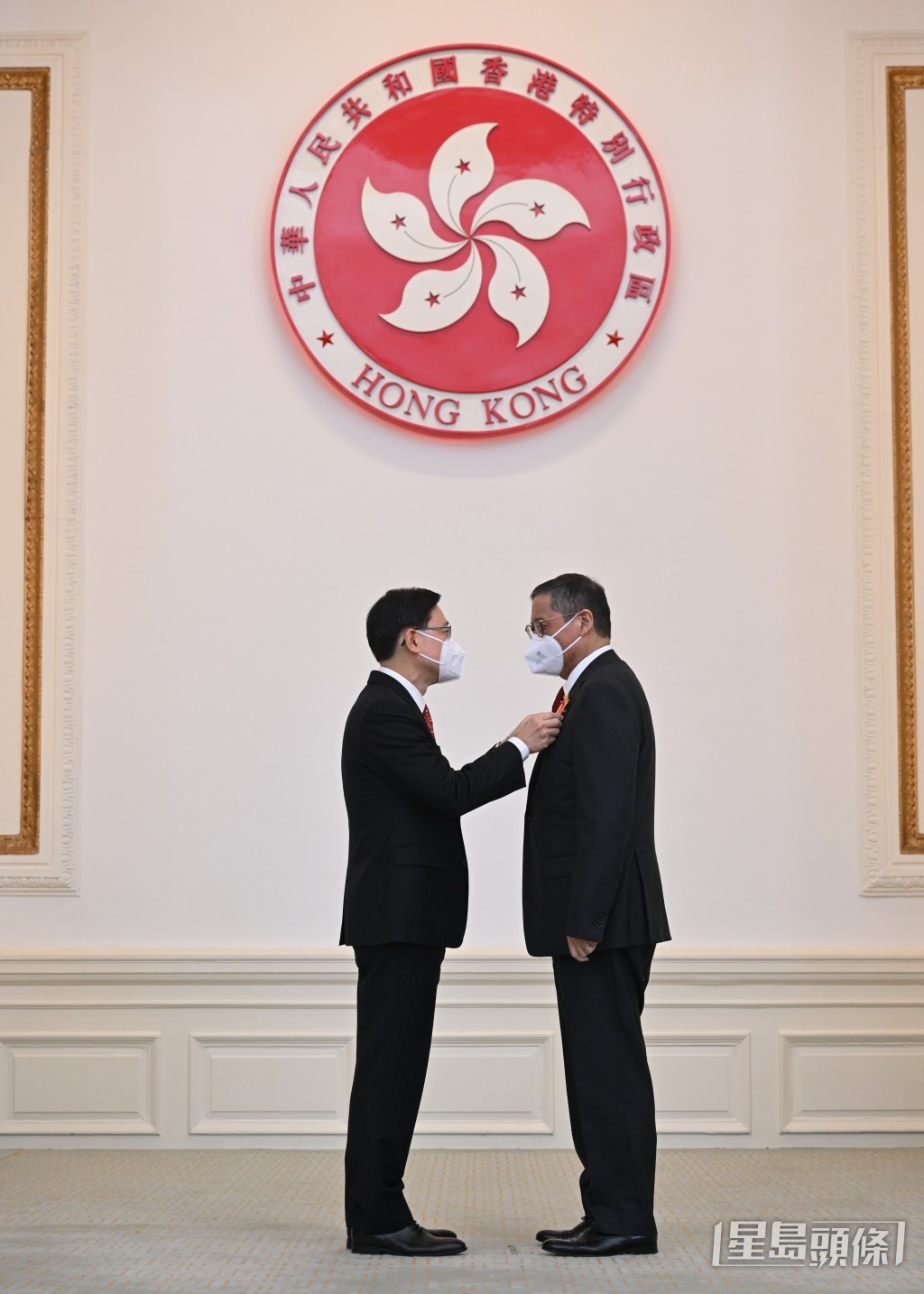 李義法官於2022年獲頒授大紫荊勳章，以表彰他在司法機構的超卓表現。