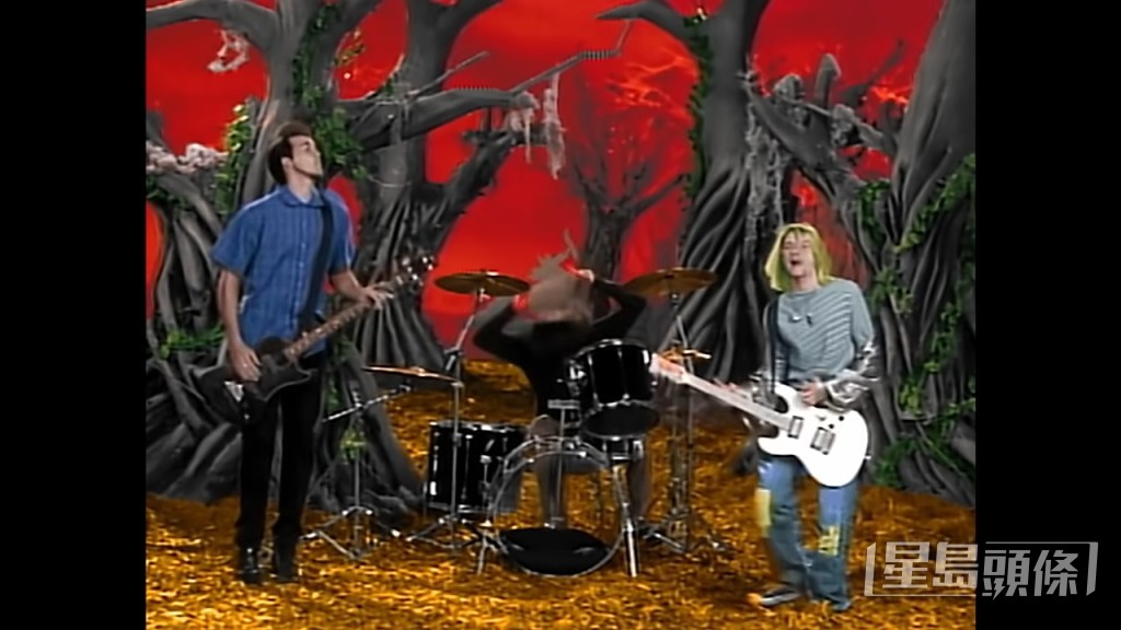 Kurt Cobain 曾穿此褲拍攝《Heart-Shaped Box》MV Kurt Cobain 曾穿此褲拍攝《Heart-Shaped Box》MV