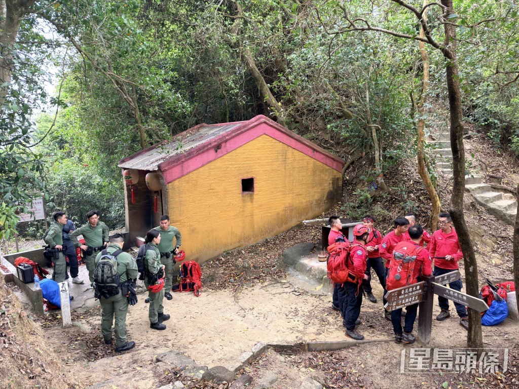 搜救隊重點搜索關帝廟、佛祖廟、千島湖及清景台一帶範圍。