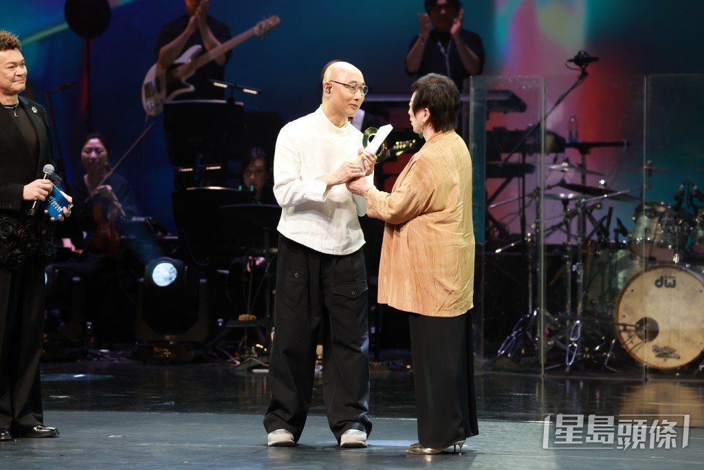 由伯樂周梁淑怡頒獎更具意義。