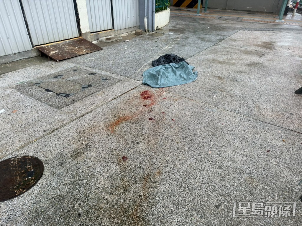 地面遺下血迹。梁國峰攝 地面遺下血迹。梁國峰攝