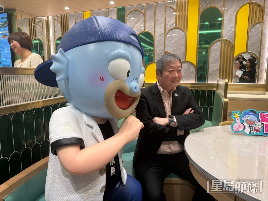 證監會主席黃天祐指,提醒市民:「奶茶可以走甜,投資警覺唔可以少,轉帳前要查多次,咁樣騙徒就唔會輕易得手。」 證監會主席黃天祐指,提醒市民:「奶茶可以走甜,投資警覺唔可以少,轉帳前要查多次,咁樣騙徒就唔會輕易得手。」