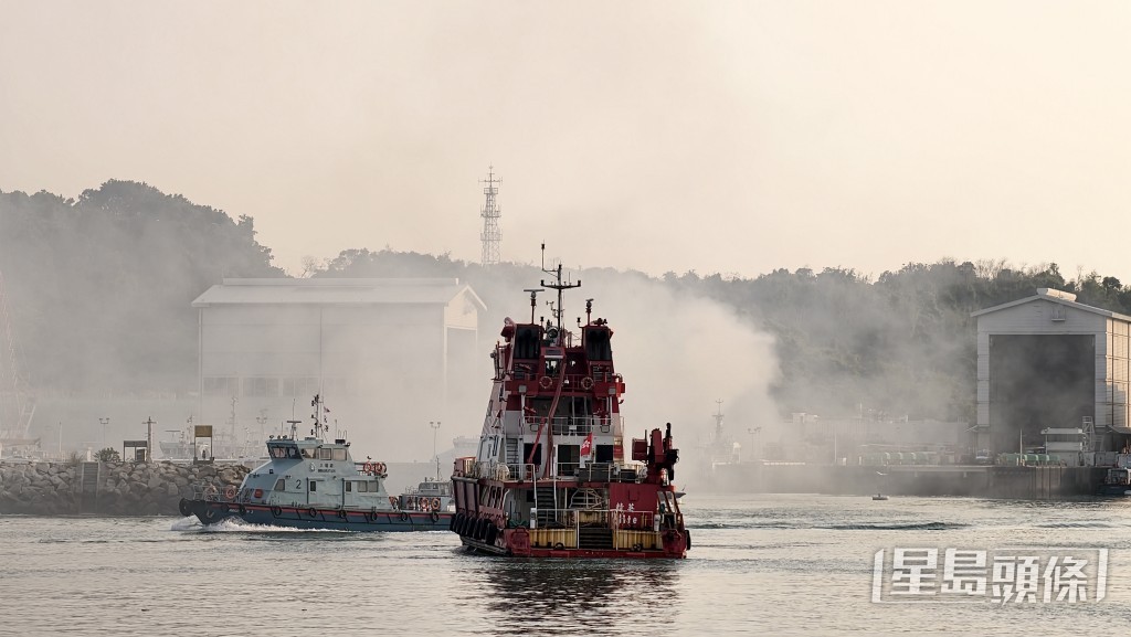消防輪出動救火。