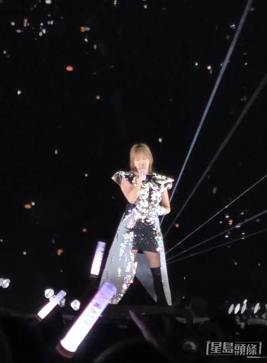 孫燕姿載歌載舞。