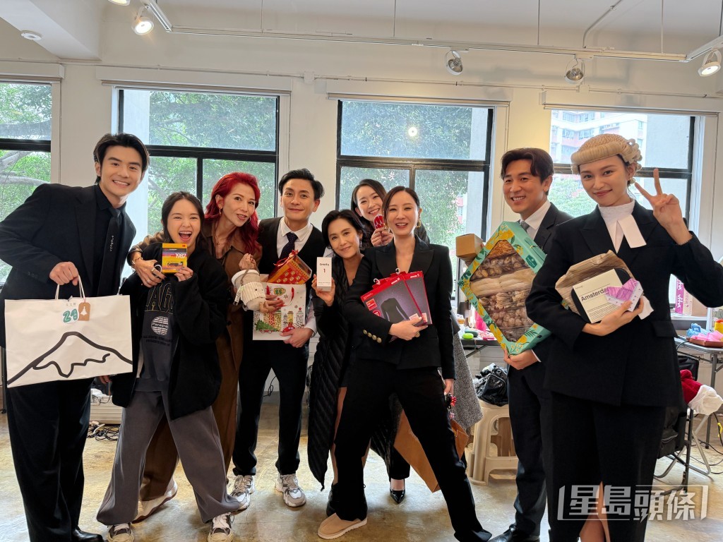 邵氏新剧《风华背后》演员开圣诞派对。