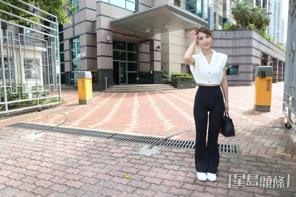 林颖彤现身法院的打扮引起网民讨论。