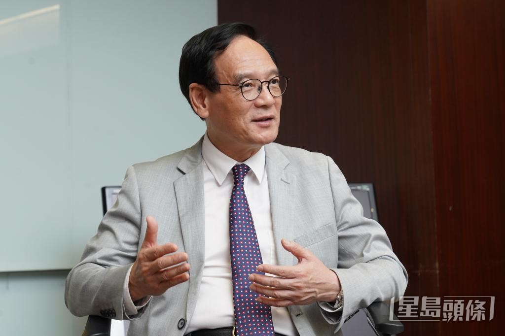 立法會議員謝偉銓認為,購置物業的進度不太理想。 立法會議員謝偉銓認為,購置物業的進度不太理想。