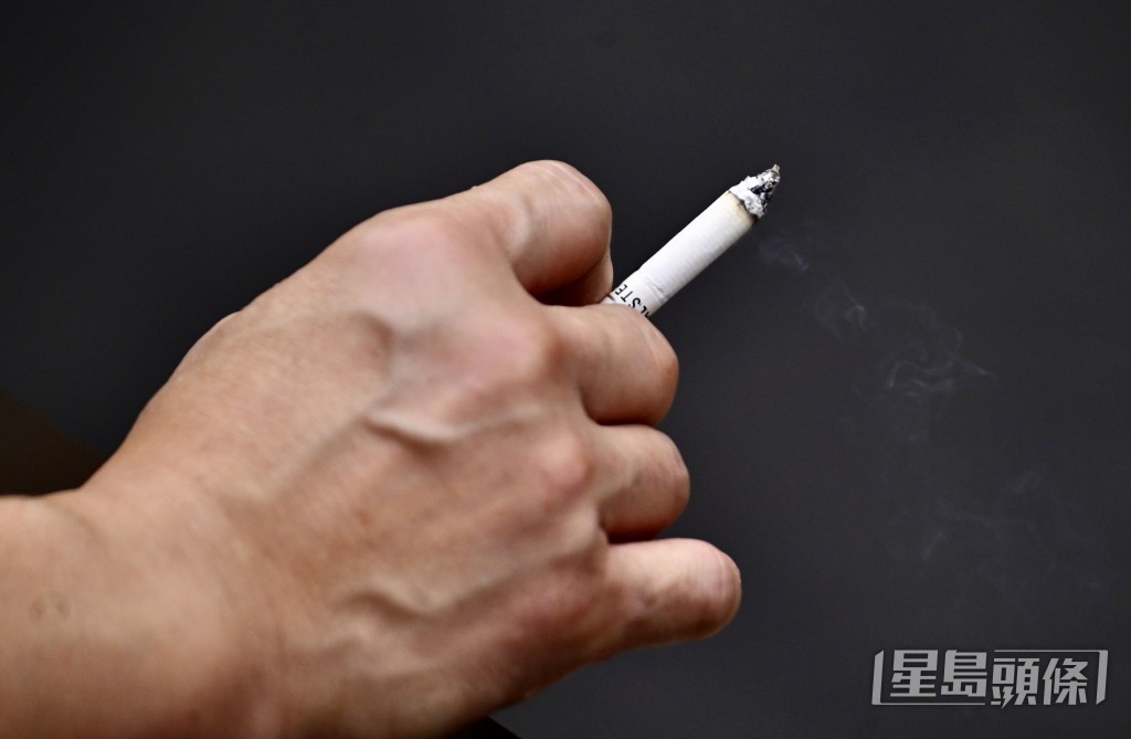 盧寵茂舉行記者會，公布控煙策略公眾諮詢結果及下一步措施。資料圖片