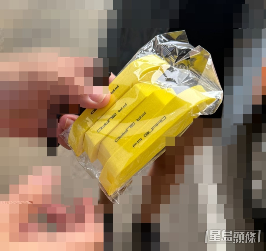 教車師傅指，私家車方面，現時唯一可用作標記的是裝在車門上的防撞膠。受訪者提供
