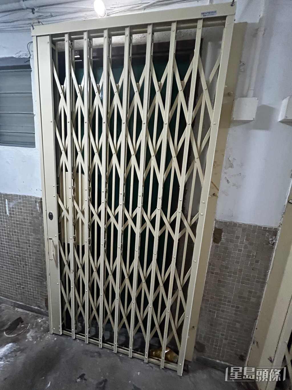 何男與妻及7歲兒子同住大埔公屋單位。楊偉亨攝 何男與妻及7歲兒子同住大埔公屋單位。楊偉亨攝