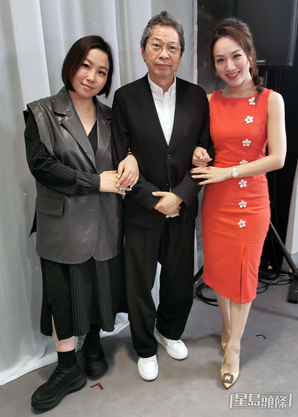 環星唱片老闆張國林答應為兩人出跳舞歌。 環星唱片老闆張國林答應為兩人出跳舞歌。