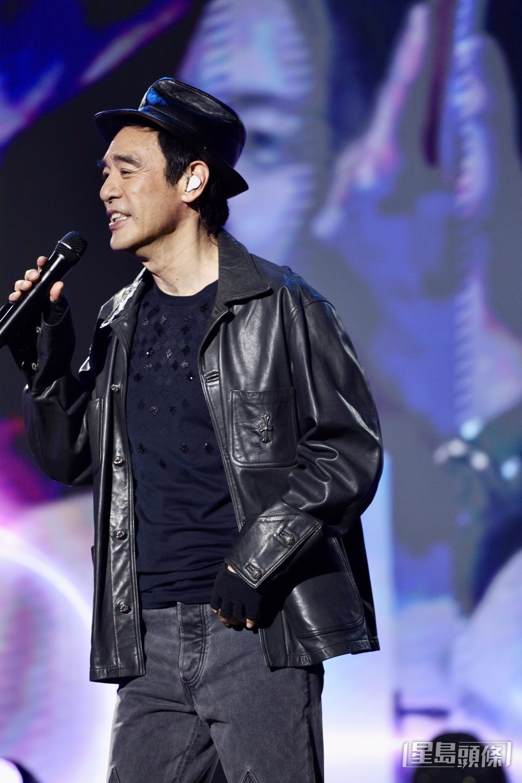 B哥在雲頂顯唱多首首本名曲，台下熱烈跟唱。
