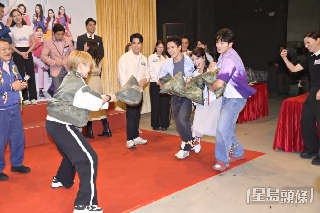 《愛·回家之開心速遞》藝人大玩「搬糉大挑戰」。