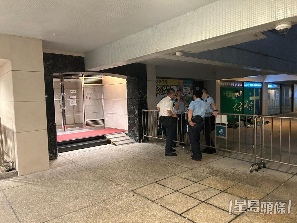 警方在場調查。 警方在場調查。