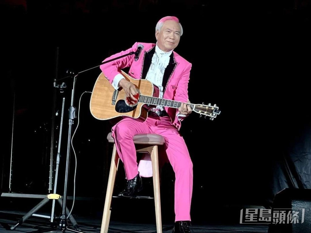 72歲基哥為照顧「嫩妻」不停唱歌跑數。 72歲基哥為照顧「嫩妻」不停唱歌跑數。