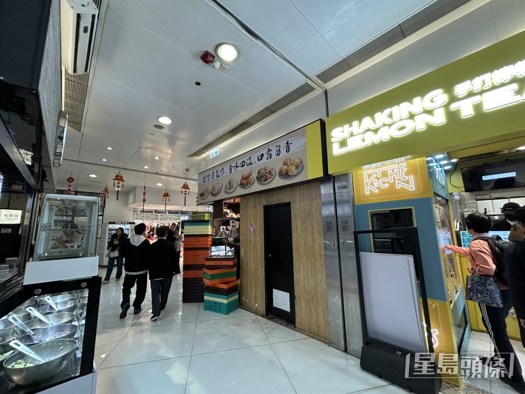 招牌之间空隙疑被改阔。
