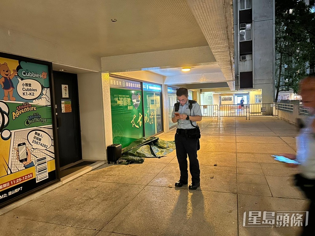 警方在場調查。 警方在場調查。