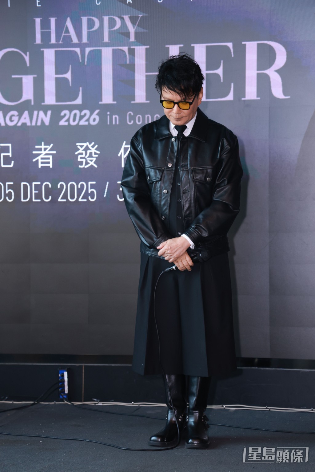 路易帶領默哀。