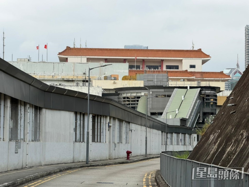 警方於羅湖管制站,趁涉案35歲內地女子離境之際,及時將她拘捕。資料圖片 警方於羅湖管制站,趁涉案35歲內地女子離境之際,及時將她拘捕。資料圖片