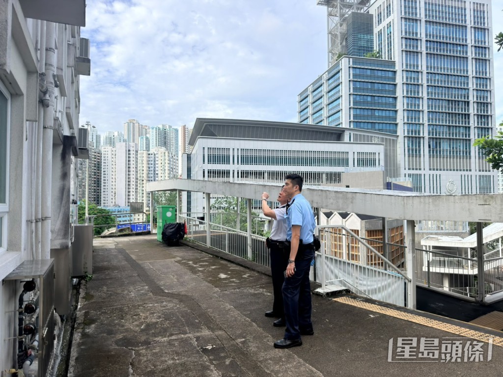 右邊便是新界南總區總部。 右邊便是新界南總區總部。