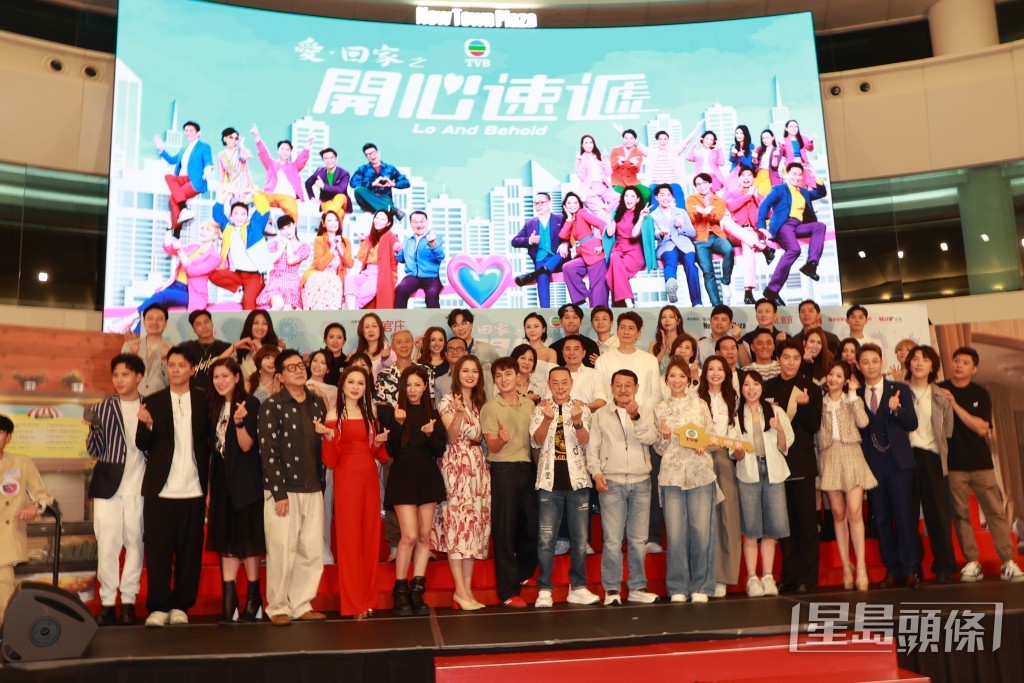 之前《愛·回家之開心速遞》大結局時，在交棒儀式進行時，一眾企後排演員被網民發現黑臉。