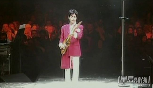 Prince 於2004年《Musicology Tour 2004ever》 巡演中所穿外套 Prince 於2004年《Musicology Tour 2004ever》 巡演中所穿外套