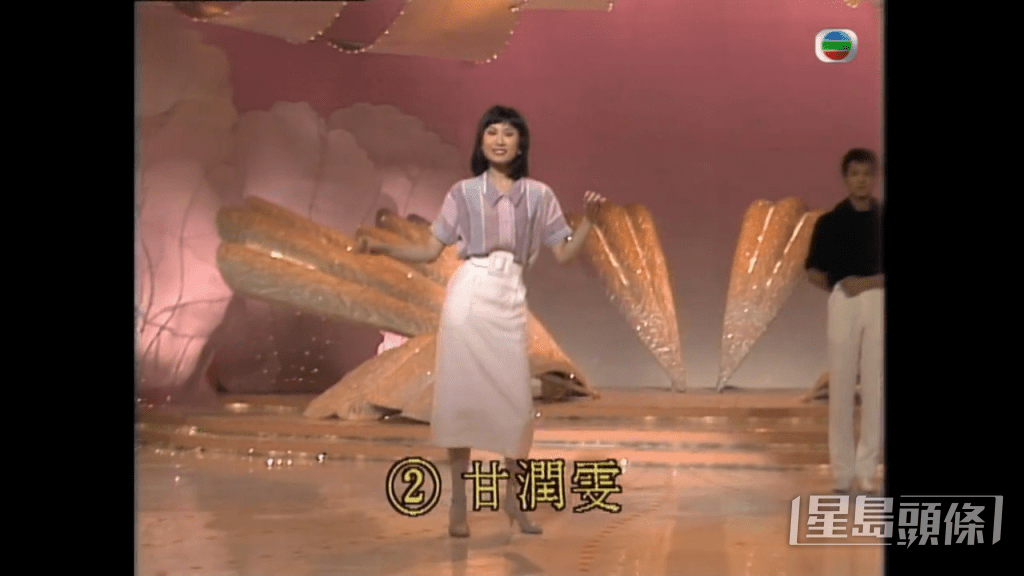 招浩明母親是1984年的落選港姐甘潤雯。 招浩明母親是1984年的落選港姐甘潤雯。