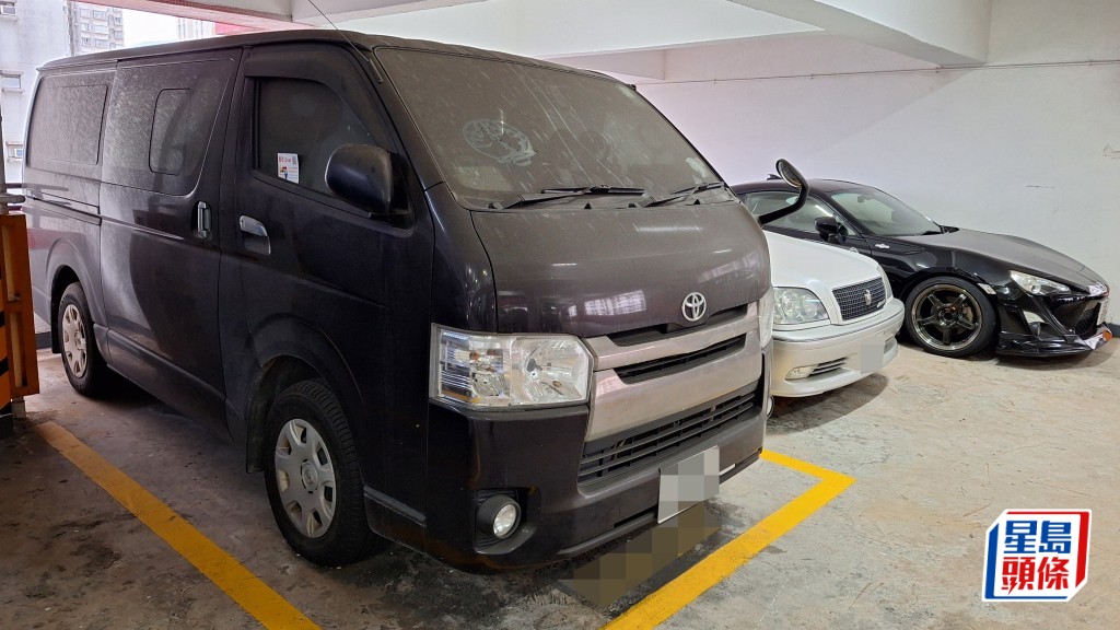 打击死车新制生效前 直击大埔停车场「僵尸车」：积尘生锈行车证过期