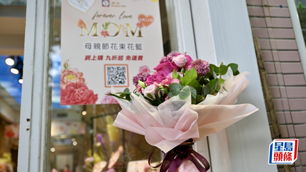 母親節將至，花店推早鳥優惠吸客。 劉駿軒攝