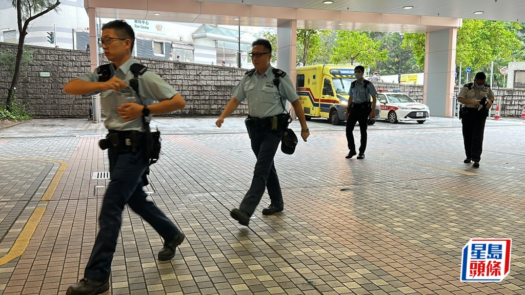 警員到醫院了解事件。劉漢權攝